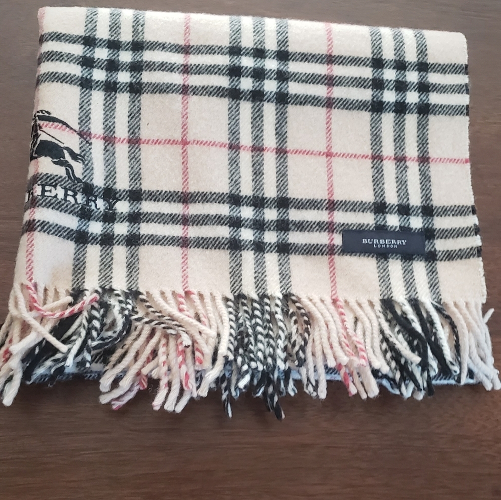 Burberry London Wool Shawl/Scarf - Picture 11 of 16